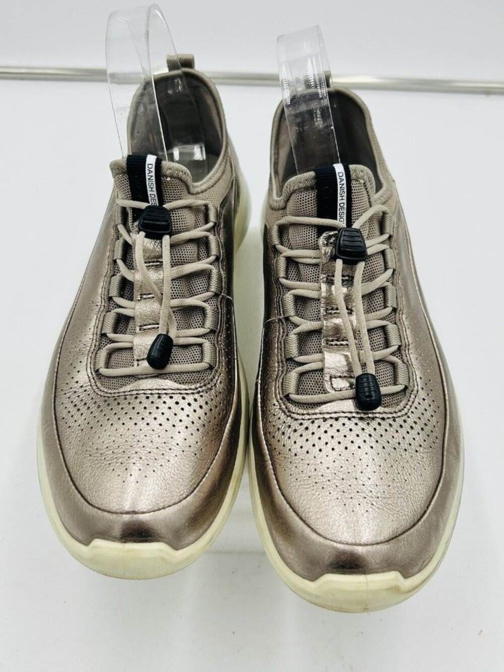 ECCO Soft 5 Sneakers Shoes Sz EUR 40 US 9-9.5 Metallic Perforated Leather No Tie